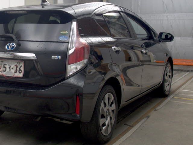 2021 Toyota Aqua Sスタイルブラック auction photo 5