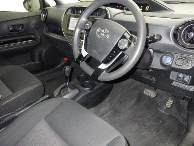 2021 Toyota Aqua Sスタイルブラック auction photo 3