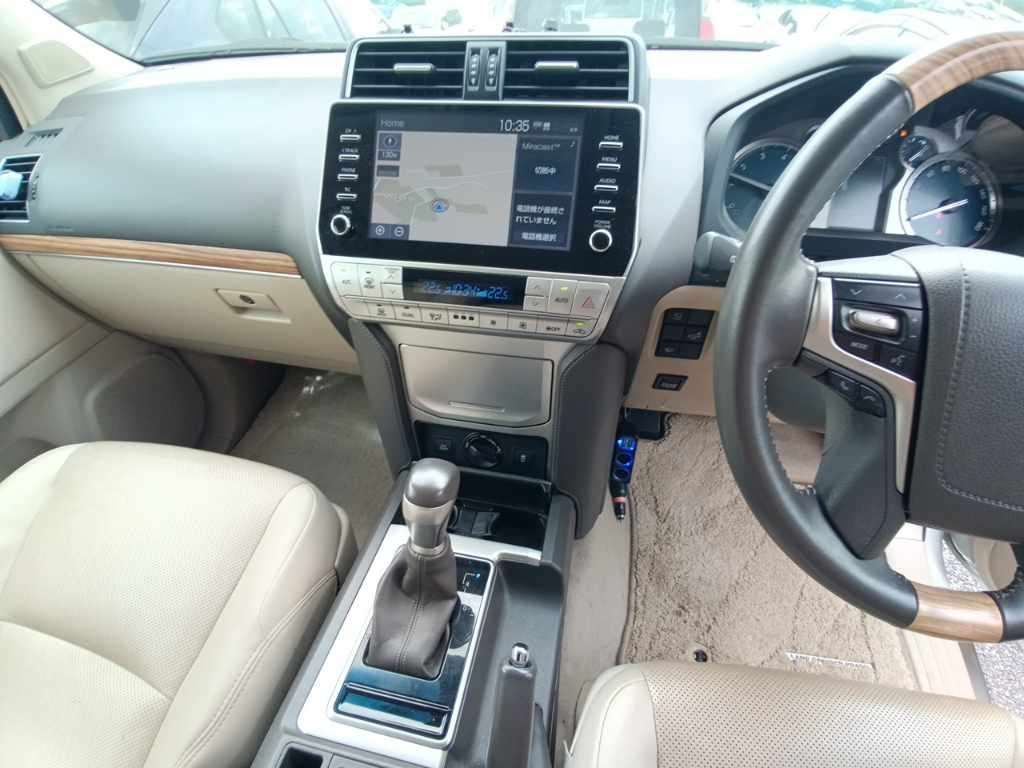 2022 Toyota Land Cruiser Prado TX L Package 4WD auction photo 11