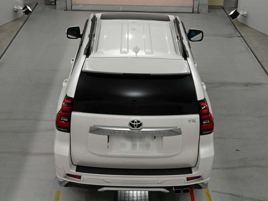 2022 Toyota Land Cruiser Prado TX L Package 4WD auction photo 8