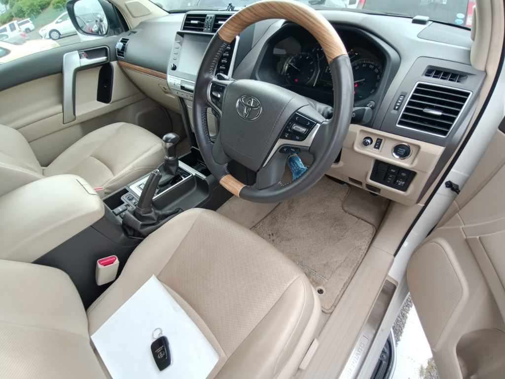 2022 Toyota Land Cruiser Prado TX L Package 4WD auction photo 9