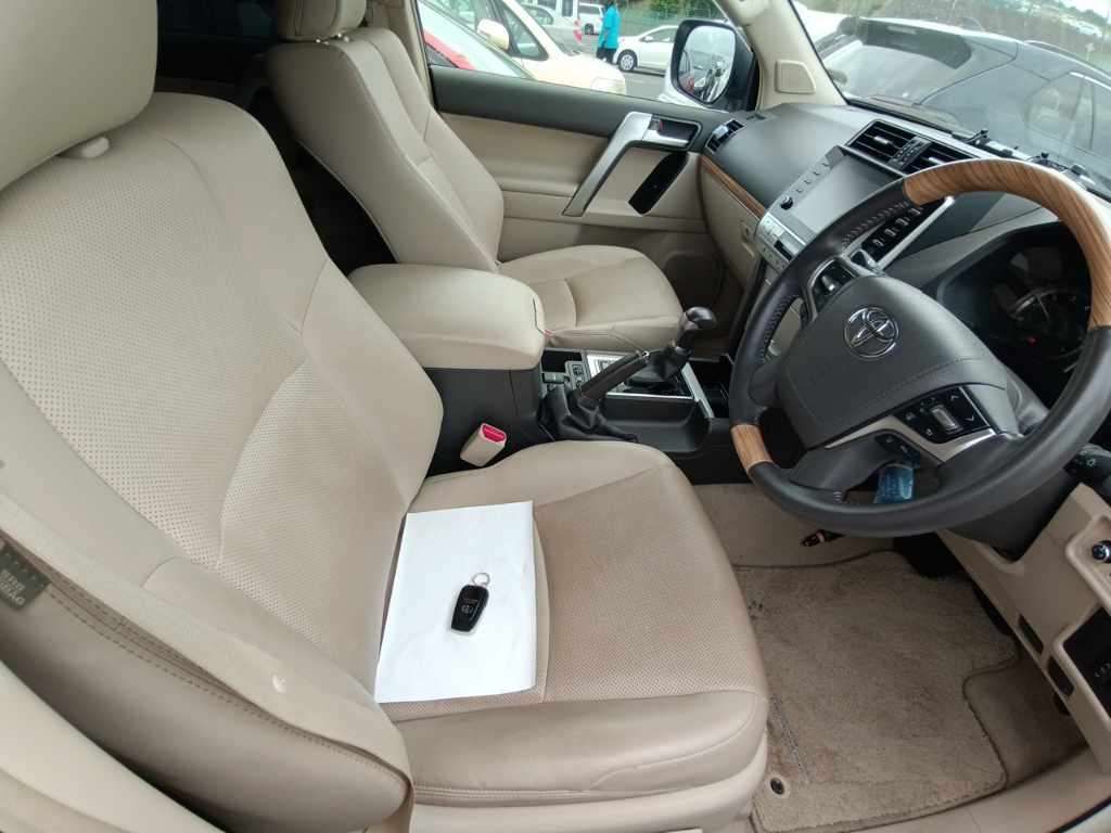 2022 Toyota Land Cruiser Prado TX L Package 4WD auction photo 10