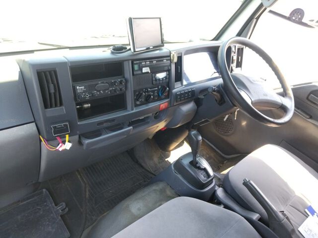 2016 Isuzu Elf Panel van auction photo 3