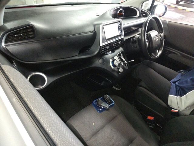 2021 Toyota Sienta Gセーフティエディション auction photo 3