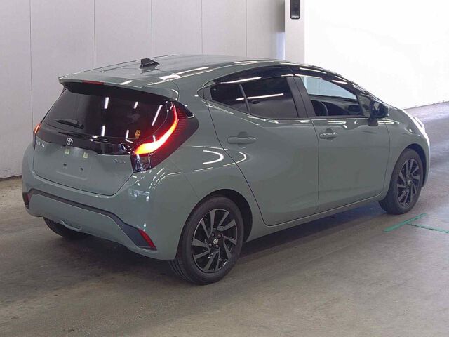 2025 Toyota Aqua Z auction photo 5