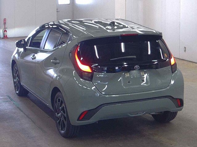 2025 Toyota Aqua Z auction photo 2