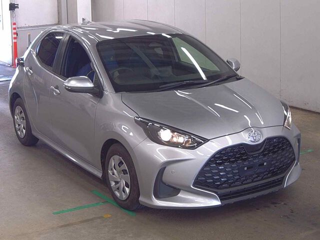 Japan Auction Vehicles 8 2025 Toyota Yaris ハイブリッドX auction photo