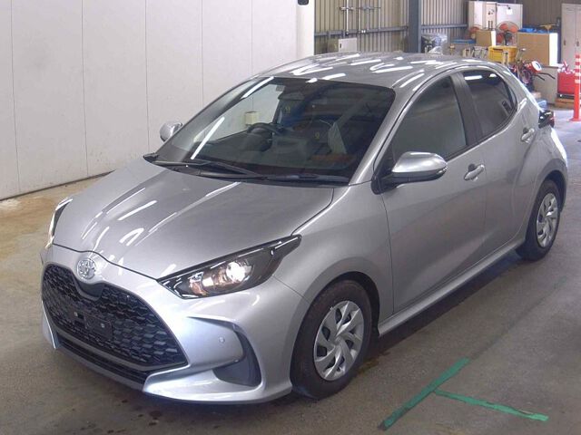 2025 Toyota Yaris ハイブリッドX auction photo 4