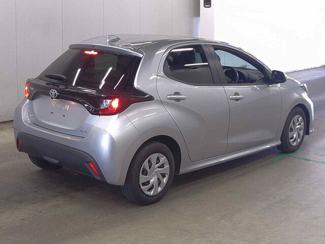 2025 Toyota Yaris ハイブリッドX auction photo 5