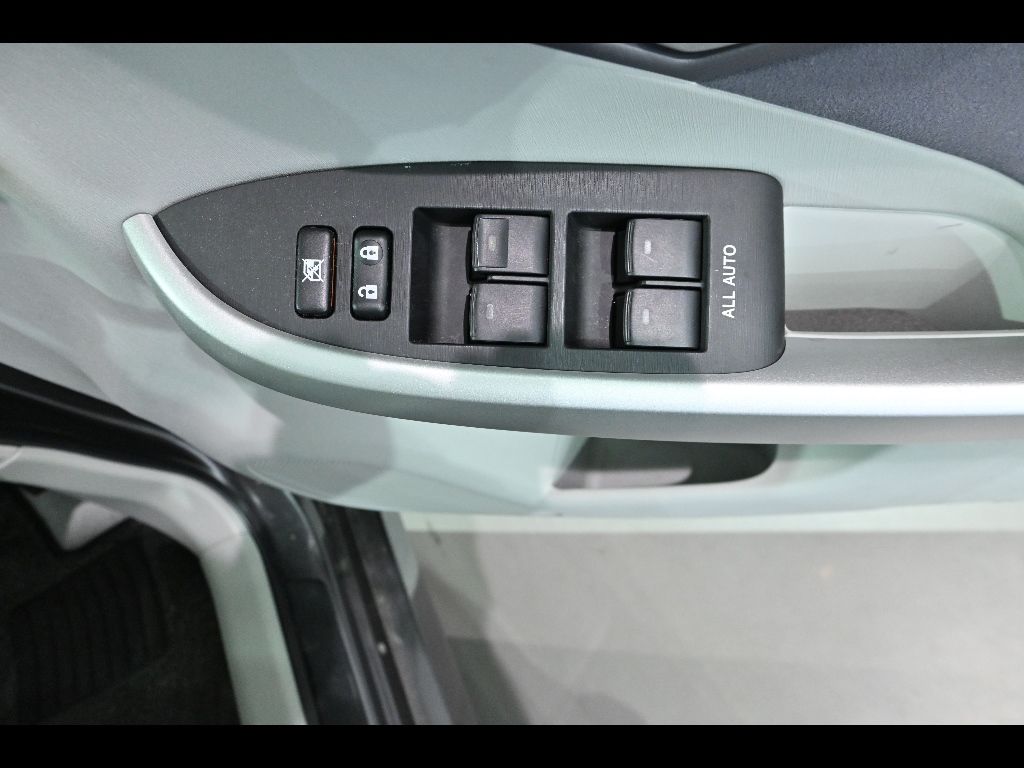 2011 Toyota Prius S LEDエディション auction photo 12