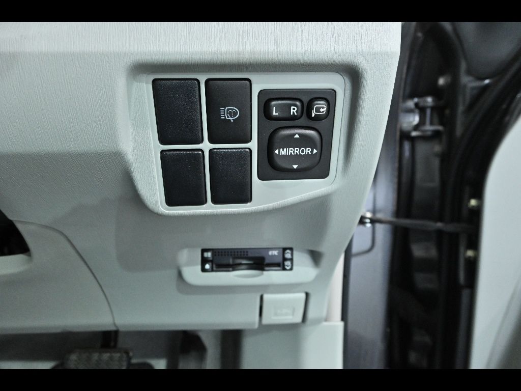 2011 Toyota Prius S LEDエディション auction photo 11