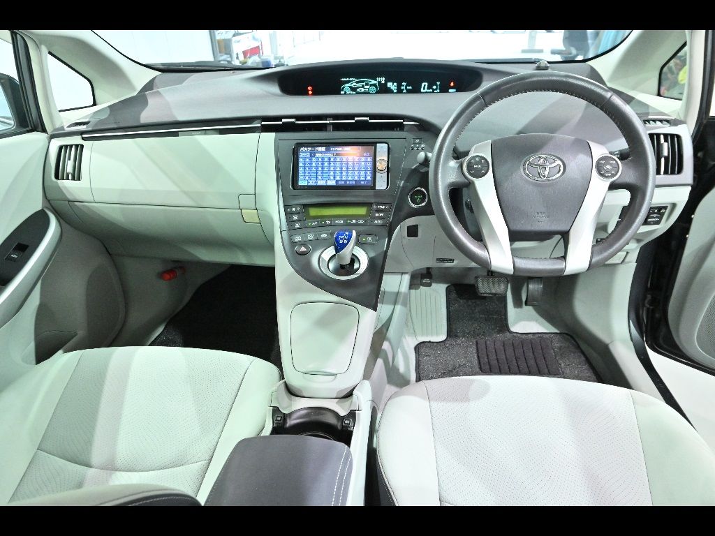2011 Toyota Prius S LEDエディション auction photo 3