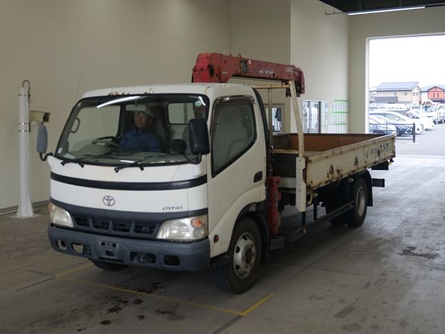 Japan Auction Vehicles 23 2005 Toyota Dyna Flat crane auction photo