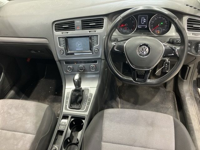 2013 Volkswagen VW ゴルフ TSI トレンドライン ブルーモーショ auction photo 4