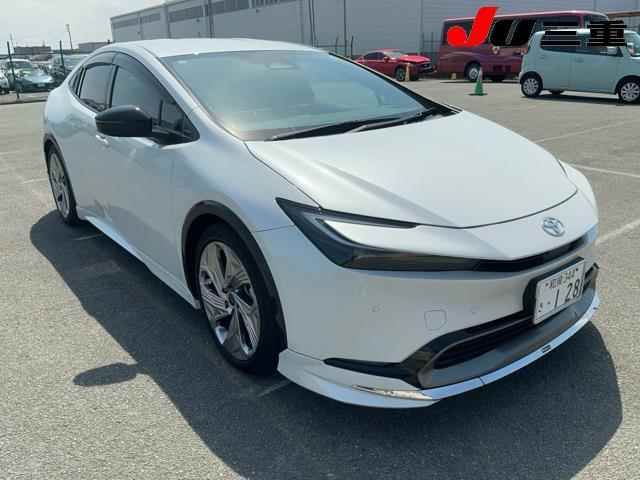 Japan Auction Vehicles 12 2023 Toyota Prius 4WD Z モデリスタ auction photo