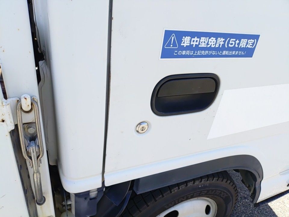 2016 Isuzu Elf auction photo 21