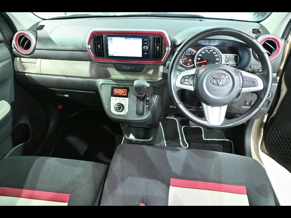 2018 Toyota Passo モーダGパッケージ auction photo 3