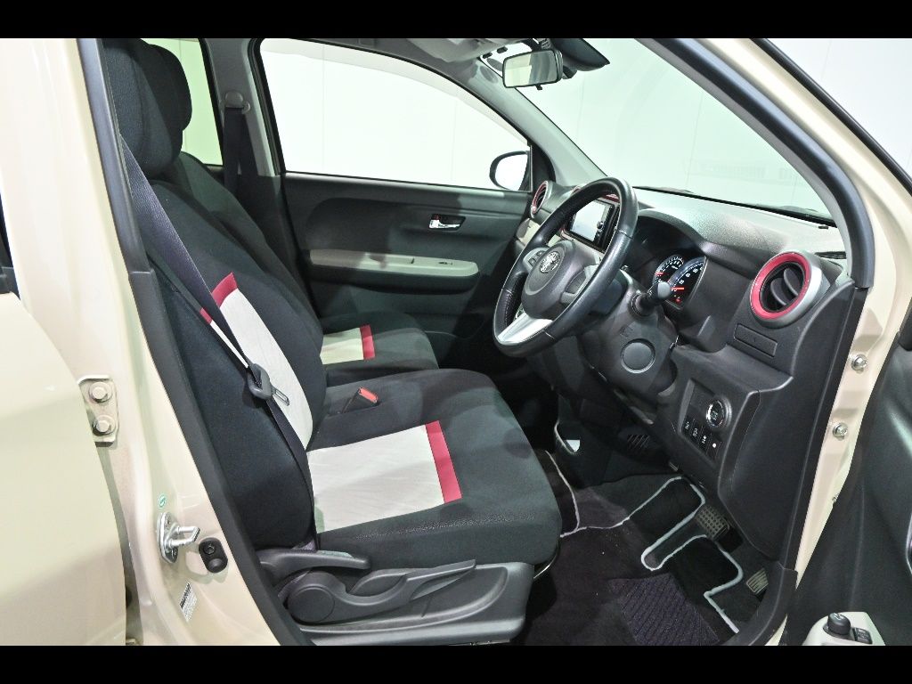 2018 Toyota Passo モーダGパッケージ auction photo 6