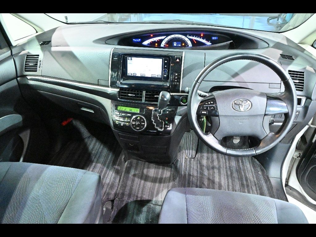 2012 Toyota Estima Aeras 7 people auction photo 3