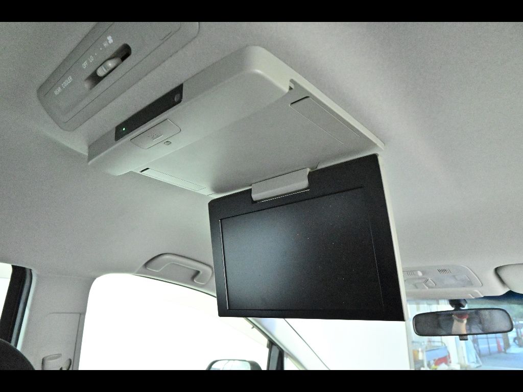 2012 Toyota Estima Aeras 7 people auction photo 11