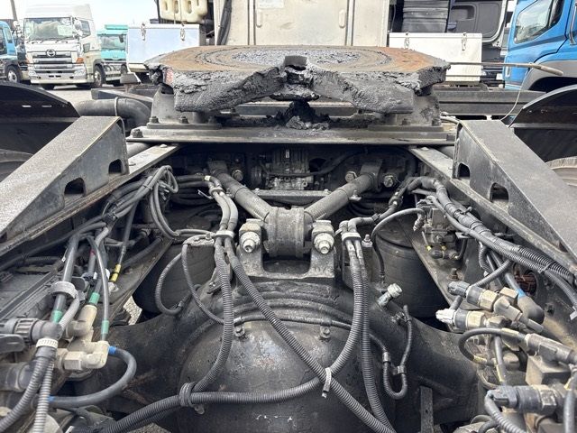 2011 Isuzu Giga トラクター auction photo 12