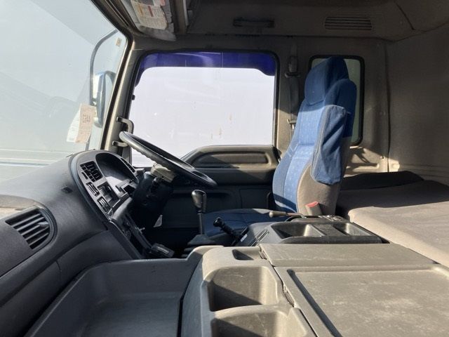 2011 Isuzu Giga トラクター auction photo 5