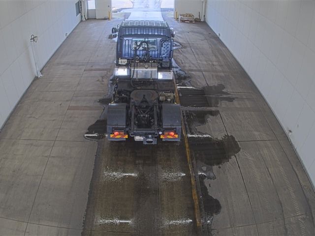 2011 Isuzu Giga トラクター auction photo 3