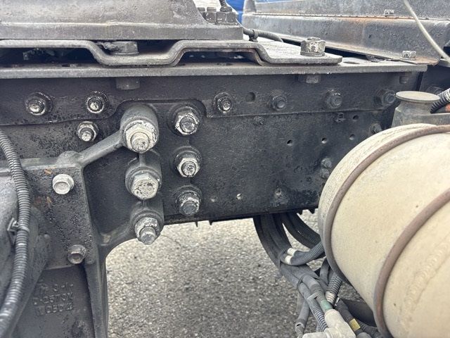 2011 Isuzu Giga トラクター auction photo 14