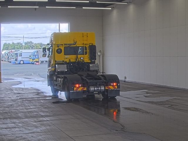 2020 Nissan Diesel クオン tractor auction photo 2