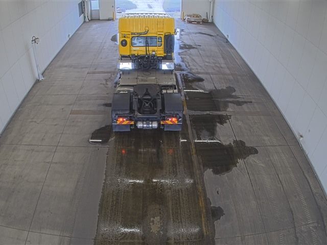 2020 Nissan Diesel クオン tractor auction photo 3