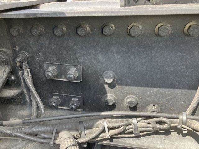 2020 Nissan Diesel クオン tractor auction photo 17