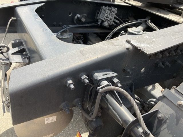 2020 Nissan Diesel クオン tractor auction photo 15