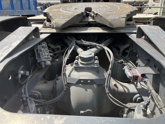 2020 Nissan Diesel クオン tractor auction photo 14