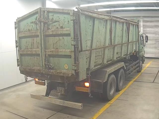 2002 Isuzu dump auction photo 2