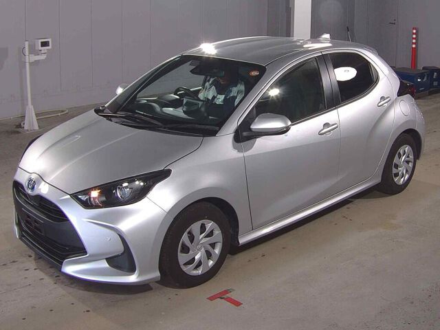 2022 Toyota Yaris ハイブリッドX auction photo 4