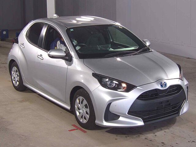 2022 Toyota Yaris ハイブリッドX Japan auction vehicle
