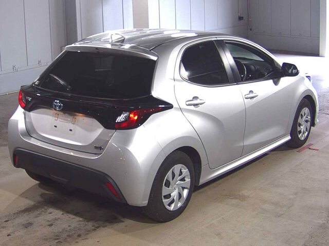 2022 Toyota Yaris ハイブリッドX auction photo 5