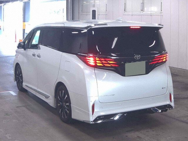 2025 Toyota Alphard Executive Lounge auction photo 2