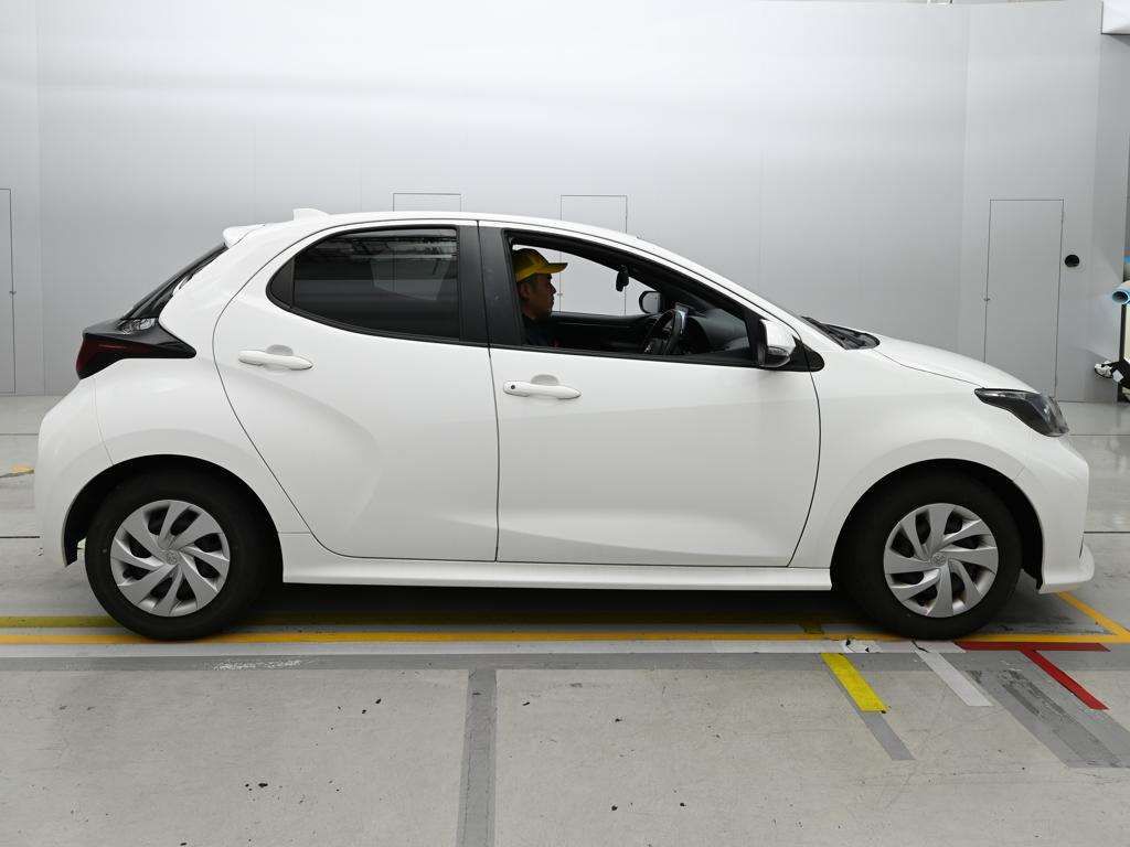 2022 Toyota Yaris X Smart Entry Package auction photo 3