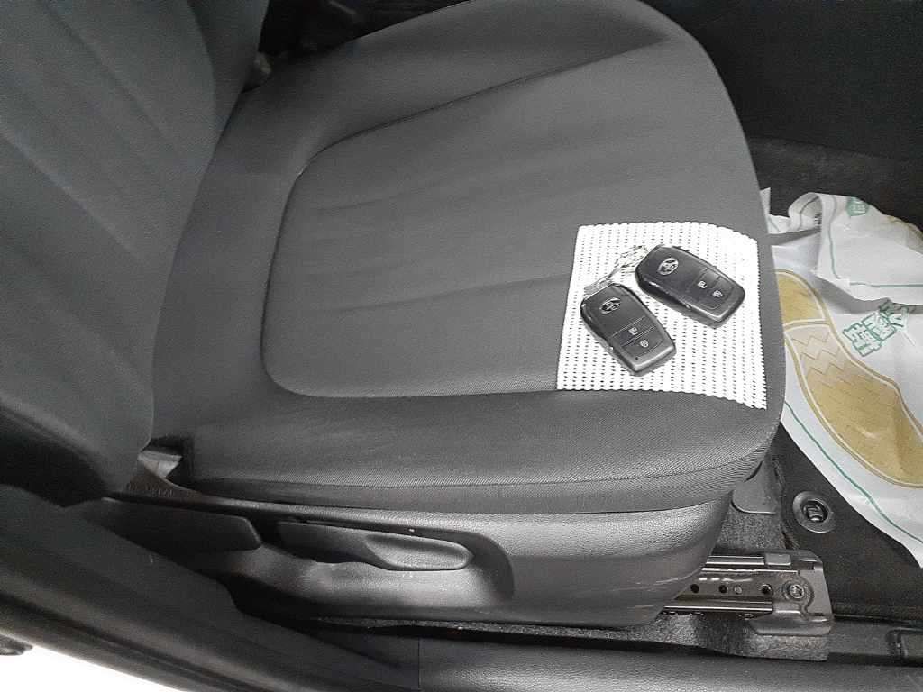 2022 Toyota Yaris X Smart Entry Package auction photo 10