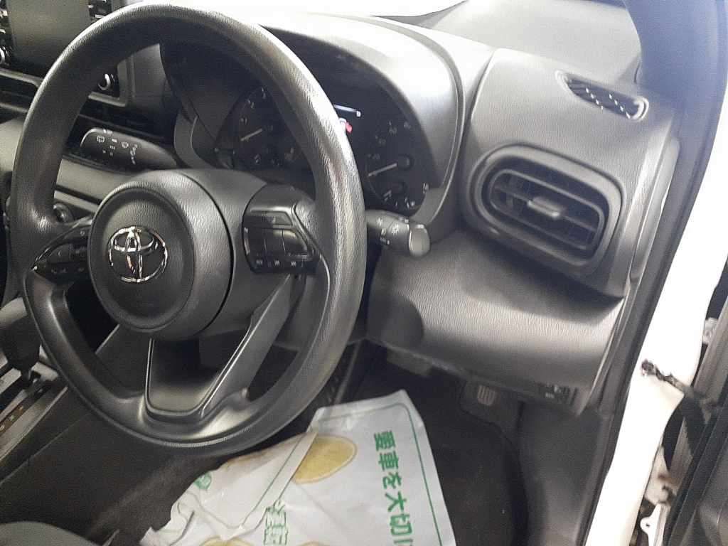 2022 Toyota Yaris X Smart Entry Package auction photo 9