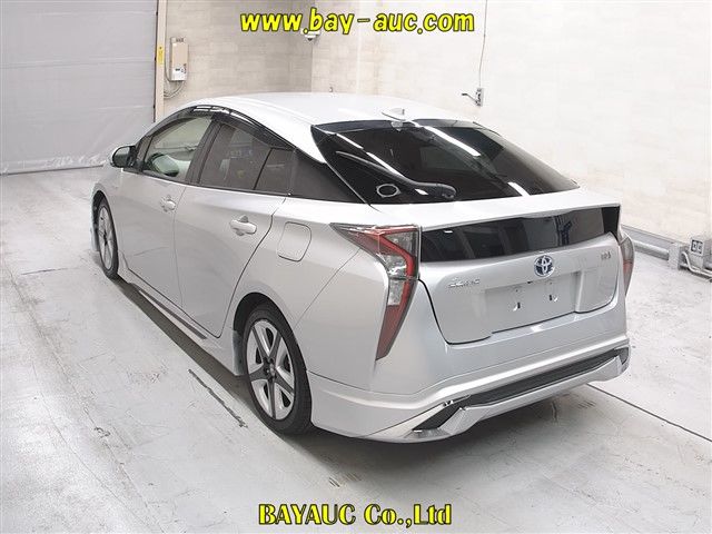 2015 Toyota Prius Sツーリングセレクション auction photo 2