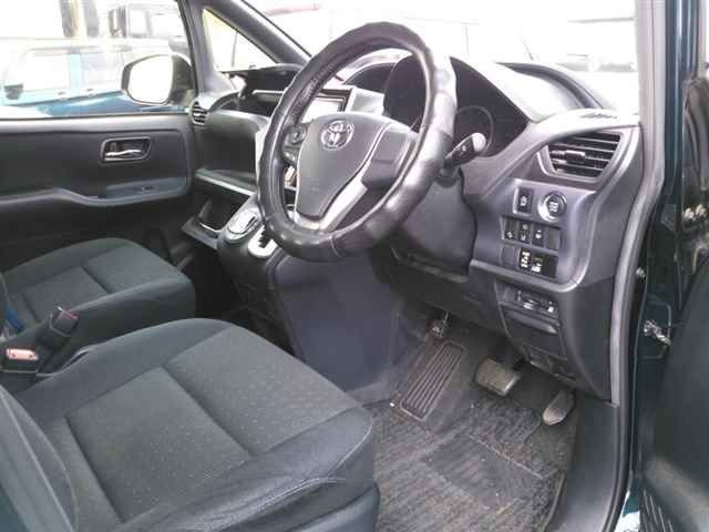 2016 Toyota Voxy V auction photo 3