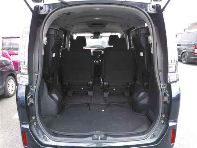 2016 Toyota Voxy V auction photo 10
