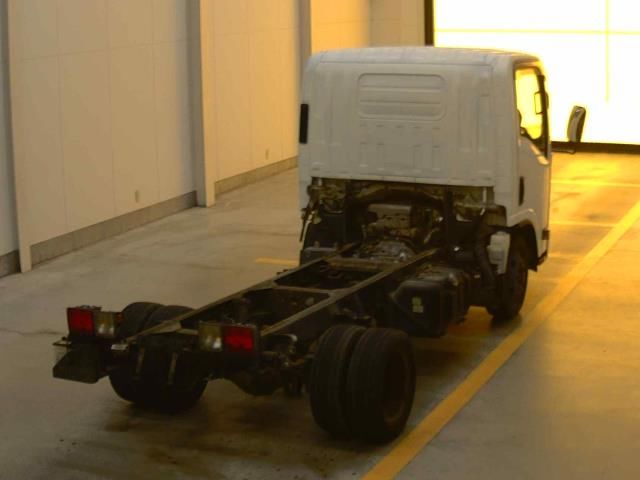 2011 Isuzu Elf シャーシ auction photo 2