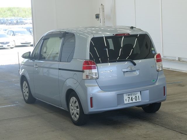 2014 Toyota Spade F auction photo 2