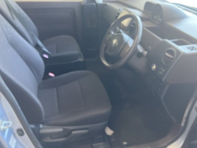 2014 Toyota Spade F auction photo 4