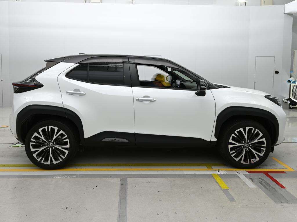 2022 Toyota Yaris Cross ハイブリッドZ auction photo 3