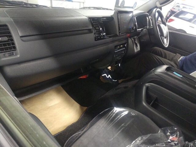 2026 Toyota Hiace GLファインテックツアラー 4WD auction photo 3