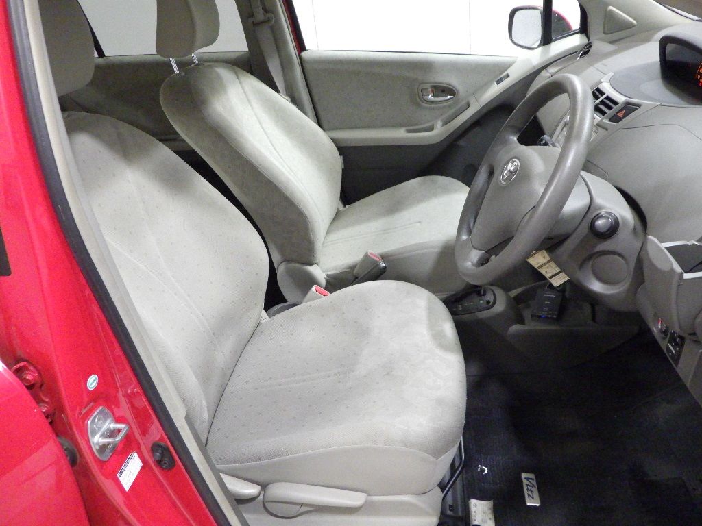 2008 Toyota ヴィッツ 5HB F LTD auction photo 6